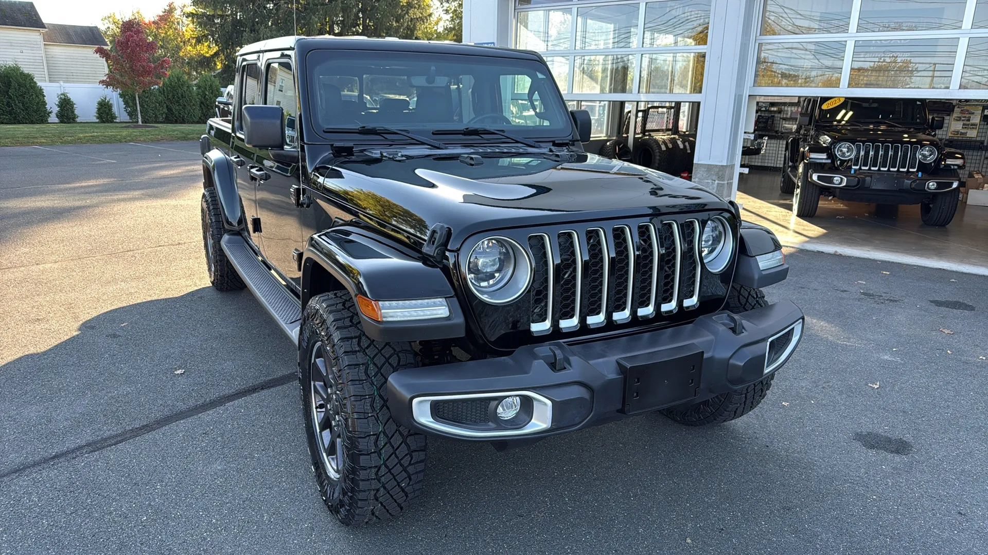 Used 2023 Jeep Gladiator Overland w/ LED Lighting Group AWD/4WD image 16
