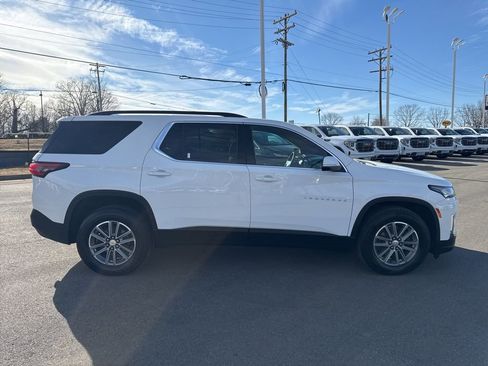 Used 2022 Chevrolet Traverse LT image 6