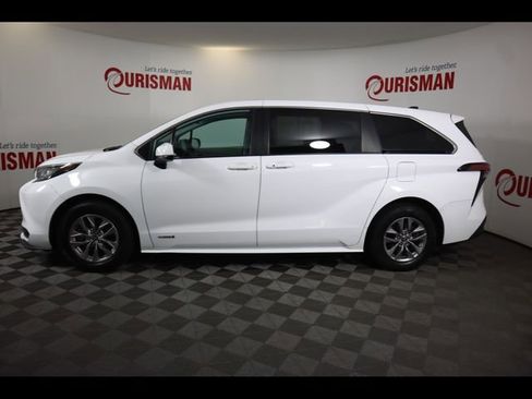 Used 2021 Toyota Sienna LE image 11