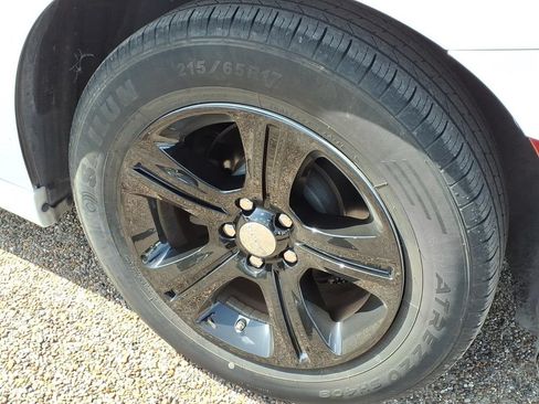 Used 2023 Dodge Charger SXT RWD image 7