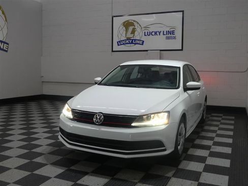 Used 2017 Volkswagen Jetta S image 4