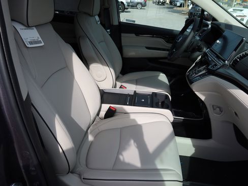 New 2026 Honda Odyssey Touring image 5