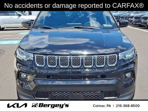 Used 2023 Jeep Compass Limited AWD/4WD image 2