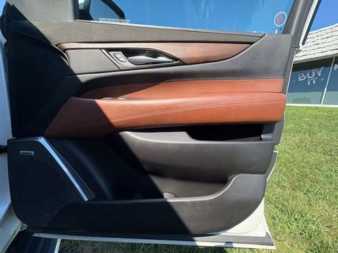 Used 2017 Cadillac Escalade Premium Luxury AWD/4WD image 35