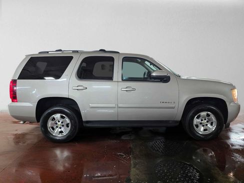 Used 2008 Chevrolet Tahoe LT w/ Convenience Package 1 AWD/4WD image 2