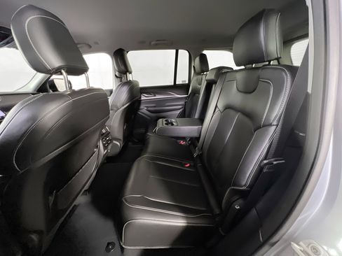 Used 2023 Jeep Grand Cherokee Limited w/ Black Appearance Package image 24