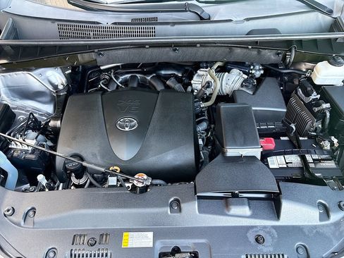 Used 2019 Toyota Highlander Plus FWD image 29