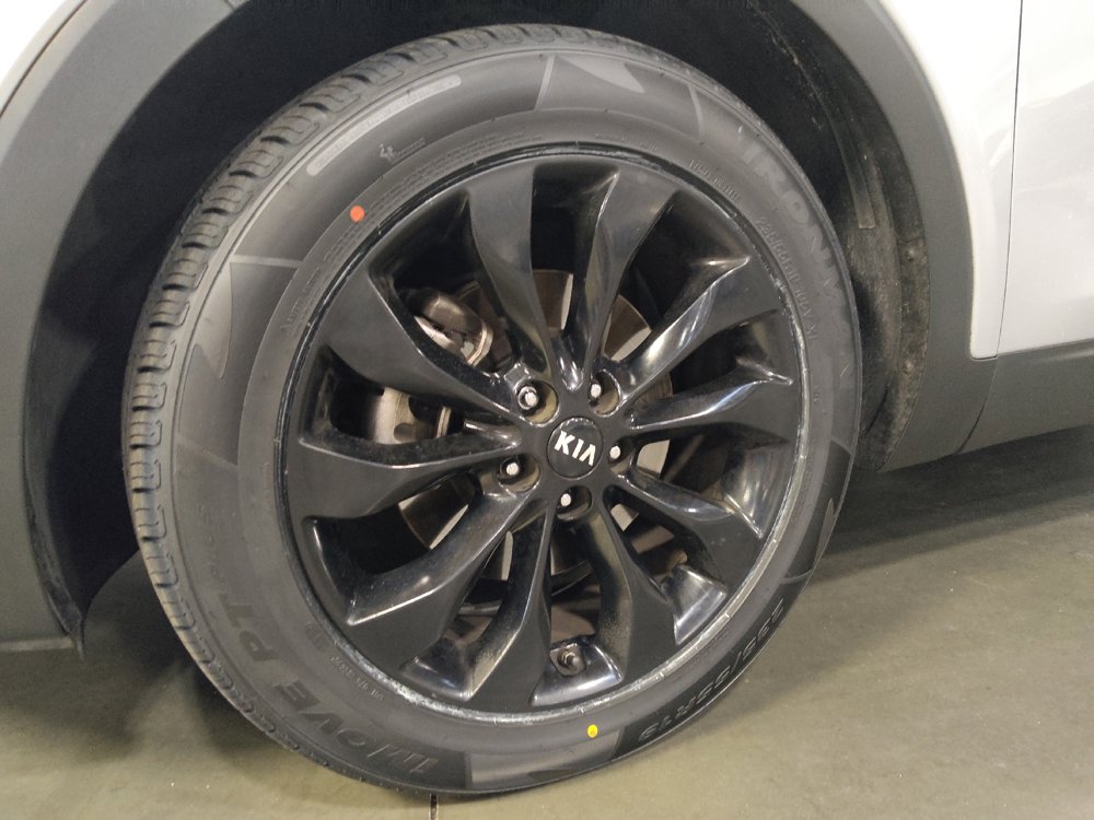 Used 2020 Kia Sorento EX FWD image 31