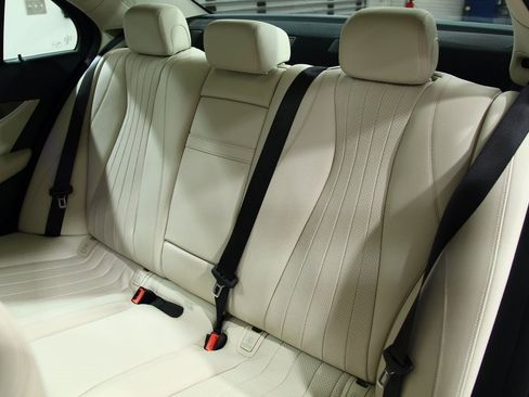 Used 2020 Mercedes-Benz E 350 4MATIC Sedan image 30