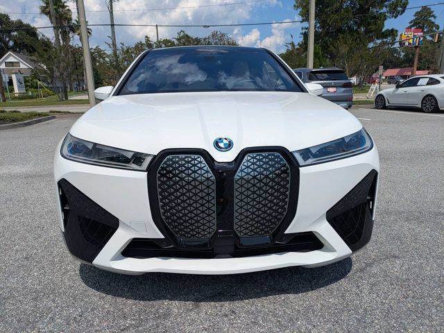 Used 2025 BMW iX xDrive50 w/ Premium Package AWD/4WD image 10