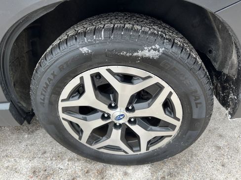 Certified 2022 Subaru Forester Premium image 9