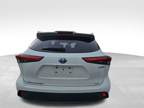 Used 2021 Toyota Highlander XLE image 7