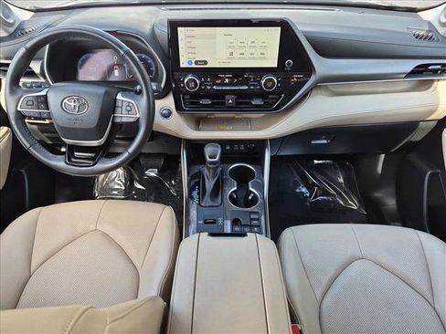 Used 2023 Toyota Highlander Limited FWD image 19