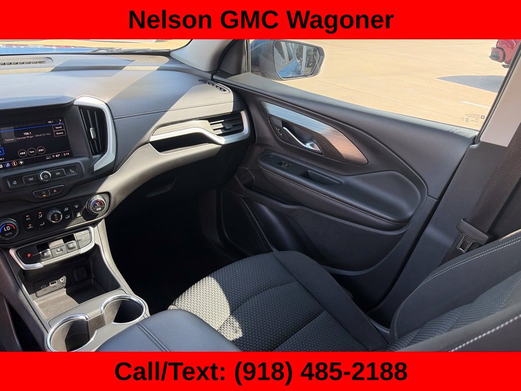 Used 2024 GMC Terrain SLE w/ Driver Convenience Package FWD image 21