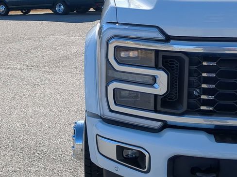 Used 2025 Ford F450 Platinum w/ Platinum Plus Package image 8