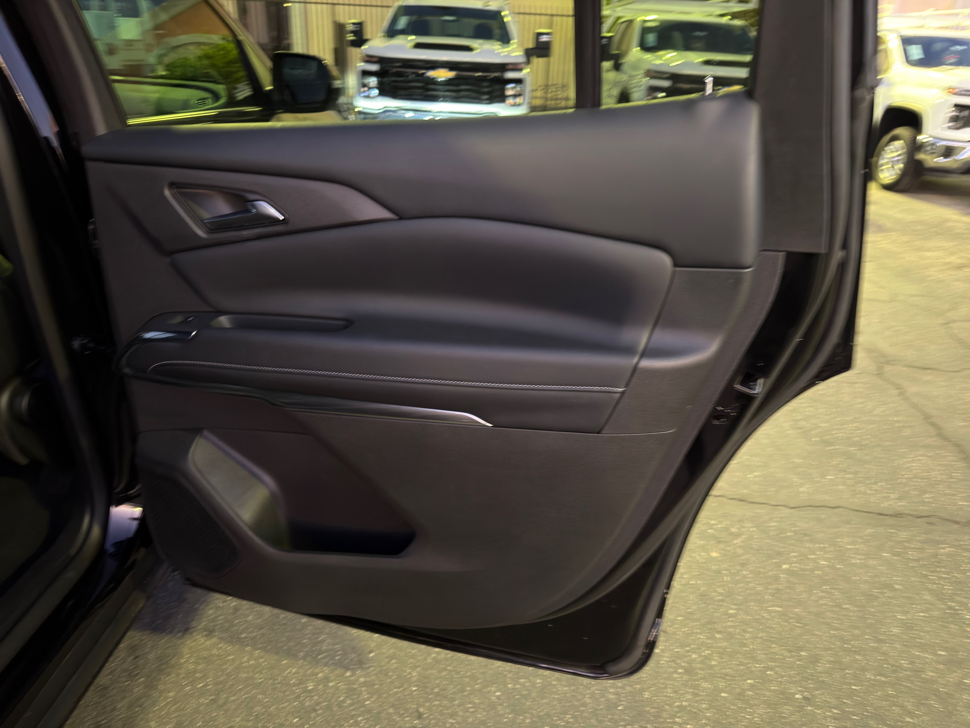 Used 2026 Chevrolet Traverse LT FWD image 13