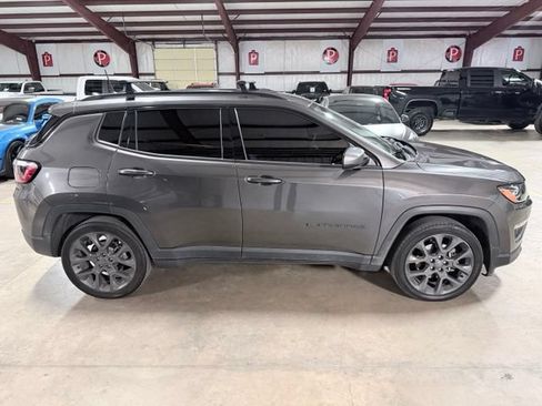 Used 2021 Jeep Compass Latitude FWD image 2