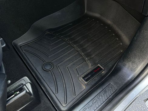 Used 2020 Ford Explorer XLT image 13