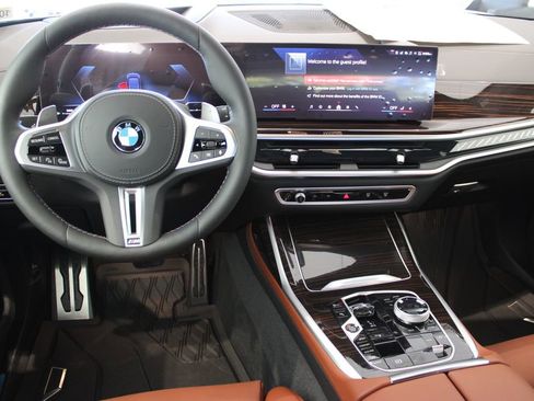 Used 2025 BMW X7 M60i image 10