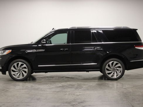 Used 2023 Lincoln Navigator L Reserve AWD/4WD image 5