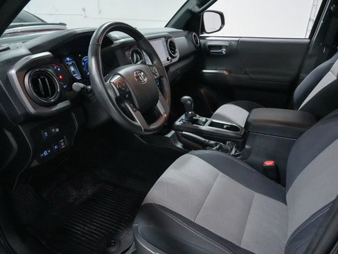 Used 2021 Toyota Tacoma TRD Off-Road AWD/4WD image 10