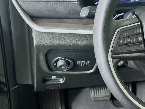 Used 2023 Jeep Grand Cherokee L Limited w/ Luxury Tech Group II image 17