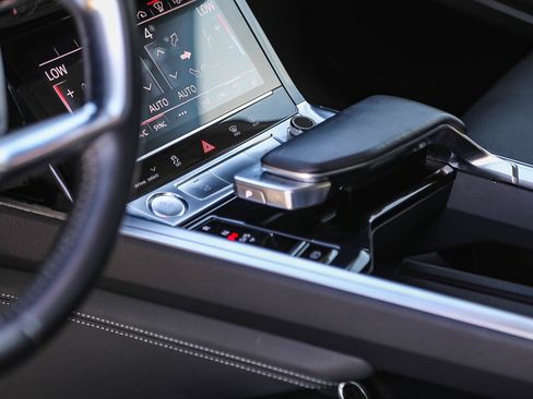 Used 2019 Audi e-tron Prestige w/ Prestige Package AWD/4WD image 21