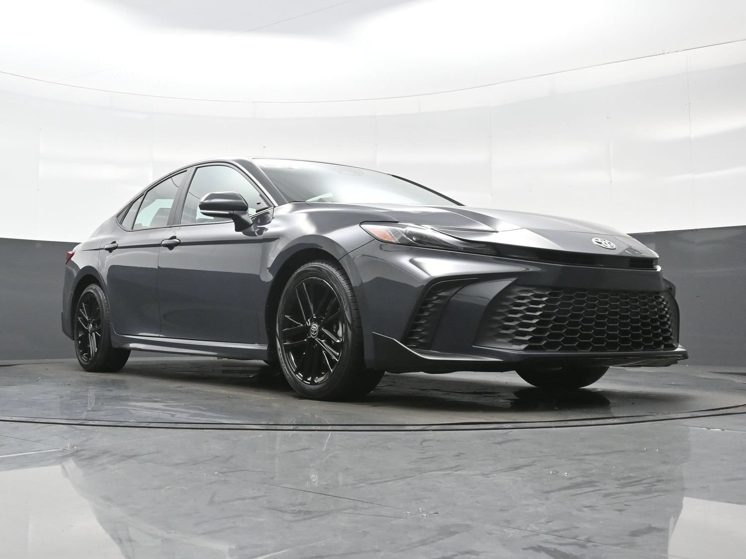 Used 2025 Toyota Camry SE FWD image 27