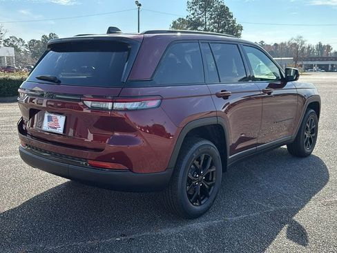 New 2025 Jeep Grand Cherokee Altitude image 8