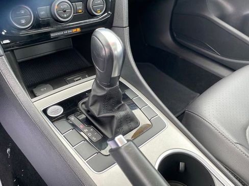 Used 2022 Volkswagen Passat 2.0T image 10