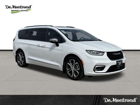 New 2026 Chrysler Pacifica Pinnacle image 3