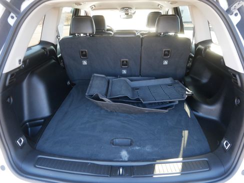 Used 2023 Jeep Grand Cherokee Limited w/ Black Appearance Package image 19