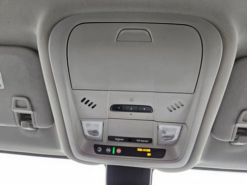 Used 2018 Chevrolet Equinox Premier image 19