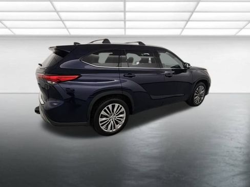 Used 2021 Toyota Highlander Limited image 10