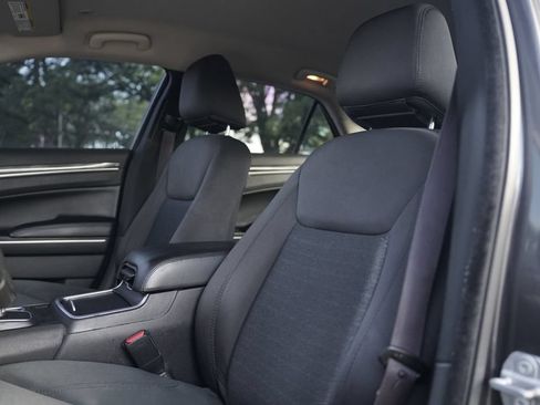 Used 2020 Chrysler 300 Touring w/ Sport Appearance Package RWD image 10