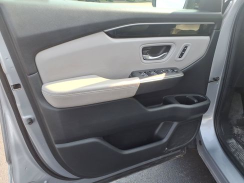 Used 2024 Honda Pilot Touring image 22