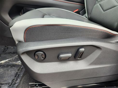 New 2025 Volkswagen Atlas Peak Edition SE image 7