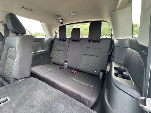 Used 2024 Nissan Pathfinder SV image 25