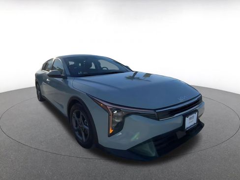 Used 2025 Kia K4 LXS image 3