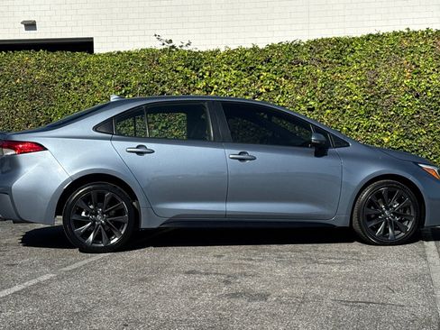 Used 2024 Toyota Corolla SE FWD image 3