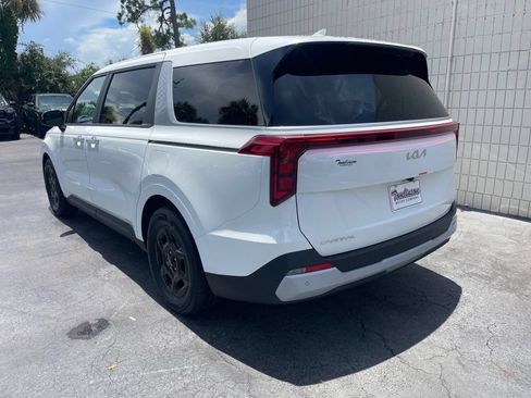 Used 2026 Kia Carnival FWD image 3