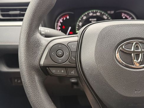 Used 2025 Toyota RAV4 XLE image 15