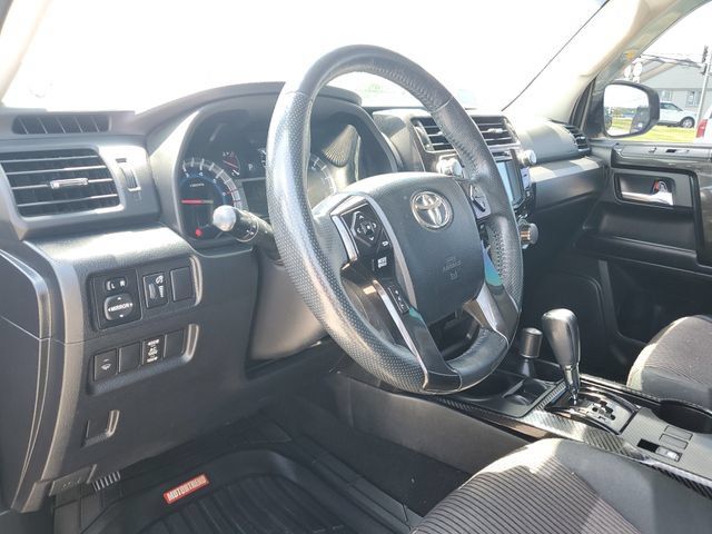 Used 2018 Toyota 4Runner TRD Off-Road AWD/4WD image 18