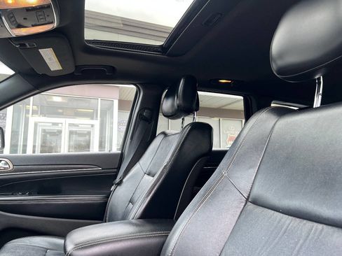 Used 2015 Jeep Grand Cherokee Limited w/ Trailer Tow Group IV image 17