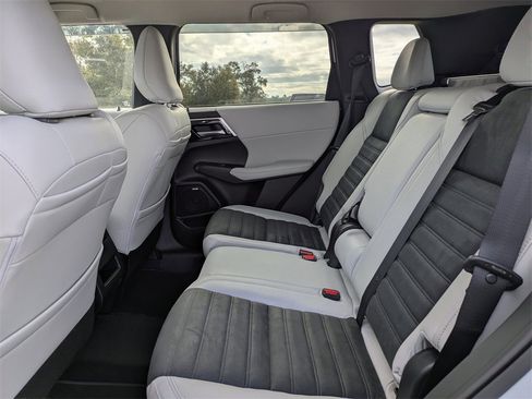 New 2026 Mitsubishi Outlander SE image 14