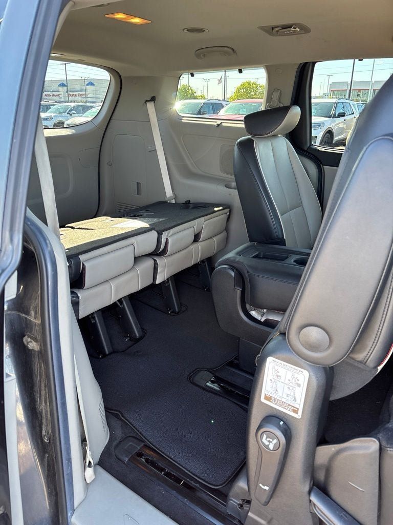 Used 2021 Kia Sedona EX FWD image 26