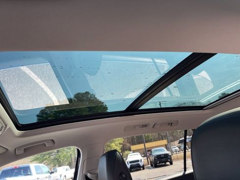 Used 2019 Volkswagen Tiguan SE w/ Panoramic Sunroof Package image 19