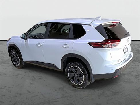 Used 2026 Nissan Rogue SV AWD/4WD image 2