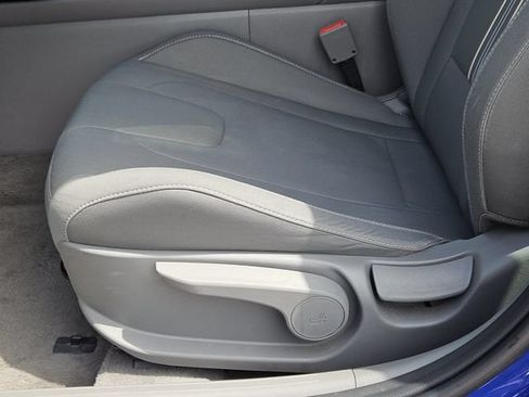 Used 2025 Hyundai Elantra SEL FWD image 23