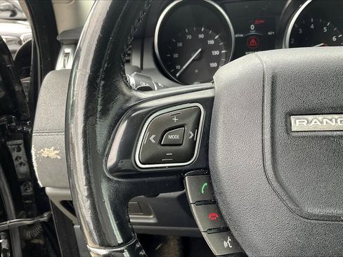 Used 2017 Land Rover Range Rover Evoque SE image 18